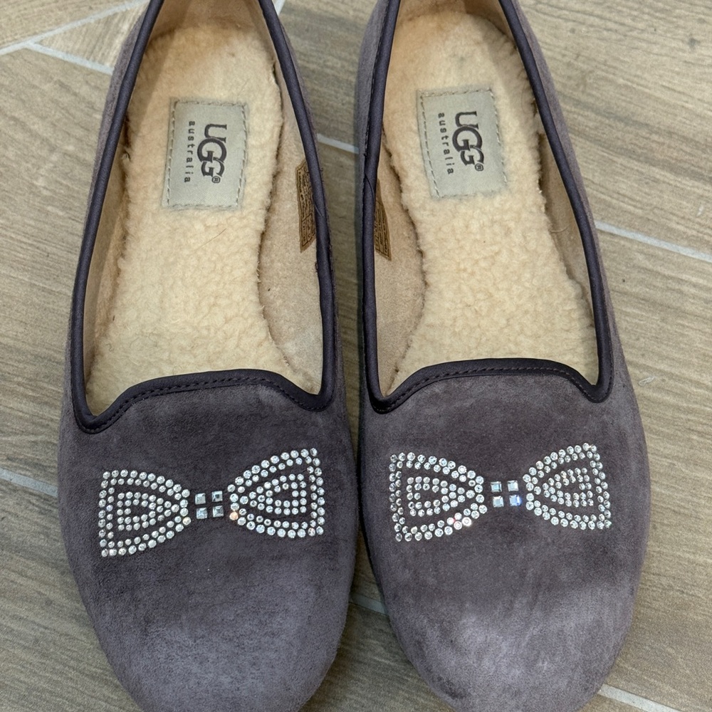 UGG Australia Suede Rhinestone Bow Slippers Flats Size 7.5